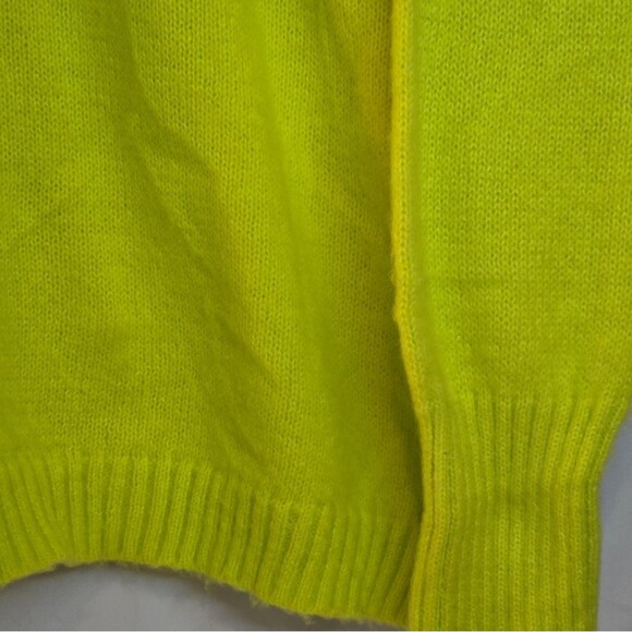 Wild Fable Women's V Neck Fuzzy Sweater Oversized Pullover Vibrant NWT Sz M - Picture 11 of 13